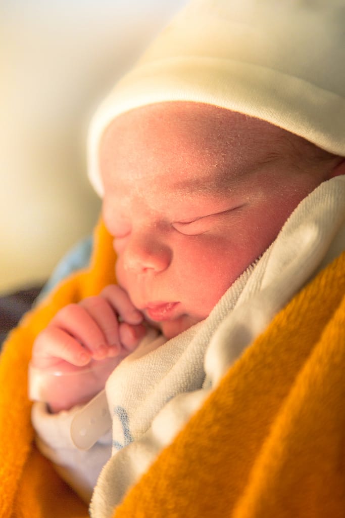 Photographie naissance nouveau né bébé par Stéphane Thirion Photographie maternité d'Arlon